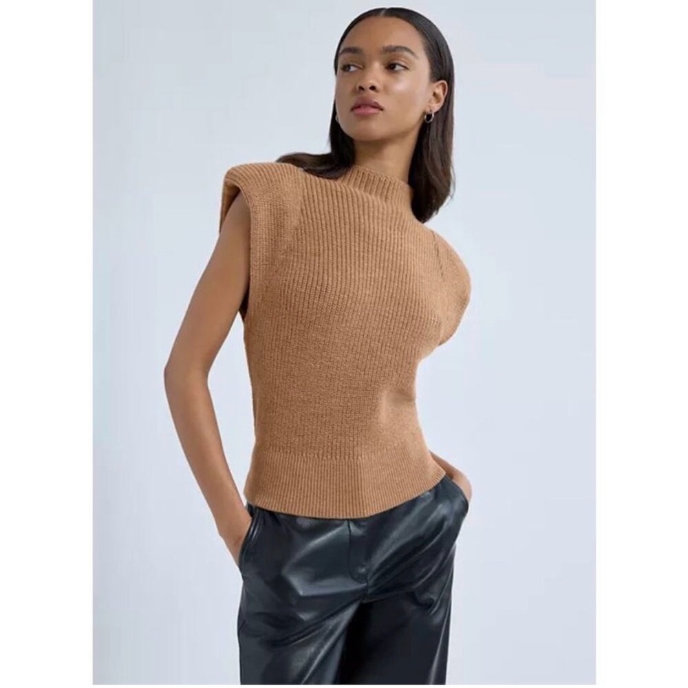 Aritzia Babaton Hazlitt Sweater Vest Tan Sleeveless Structured Shoulders Sz S